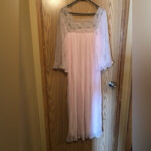Elegant Womens Night Gown Size Medium